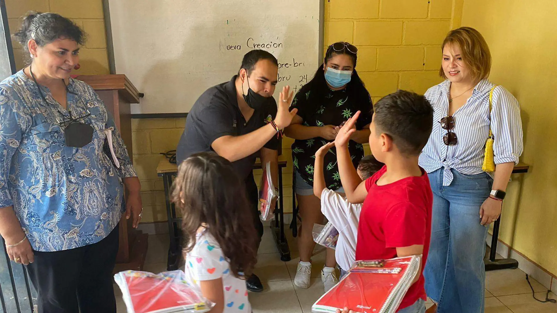 Este fin de semana, el grupo Mil Sonrisas dará inicio con la distribución de útiles escolares a niños y niñas que pertenecen a familias vulnerables